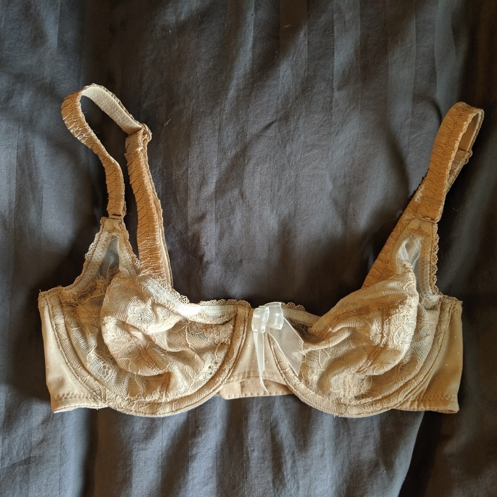 Like new lace wacoal bra 30D underwire